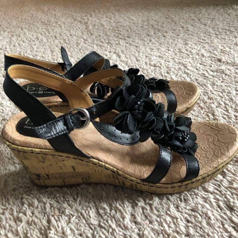 b.o.c. Women’s Black Wedge Sandals